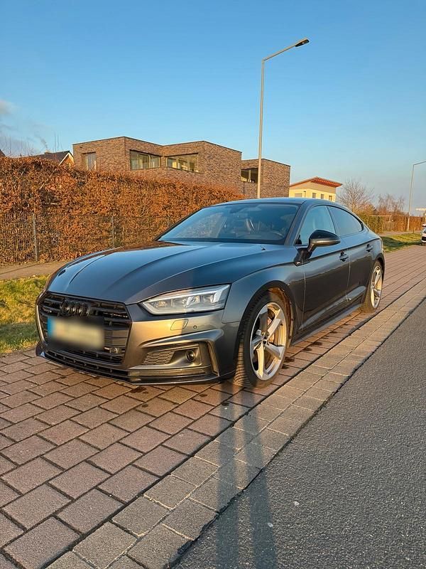 Grau Gebraucht 2017 Audi A5 S-Line Coupé | 29.995 € (Teuer) - Bild 1/4