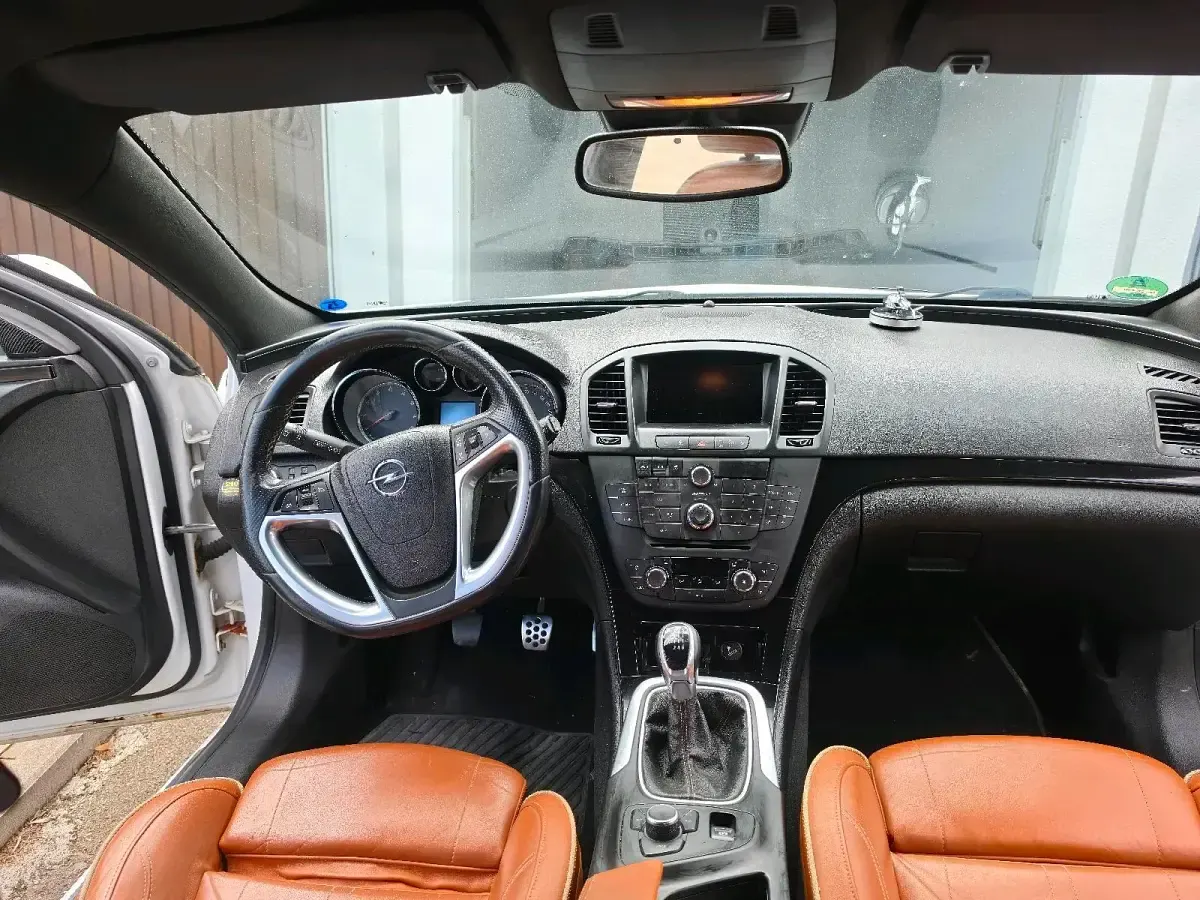 Gebraucht Opel Insignia 179 PS (131 kW) 2011 Weiß Kombi
