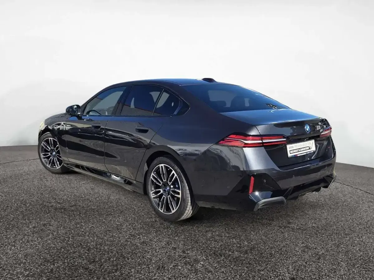 Gebraucht BMW 550e M Sport 490 PS (360 kW) 2024 Grau Limousine