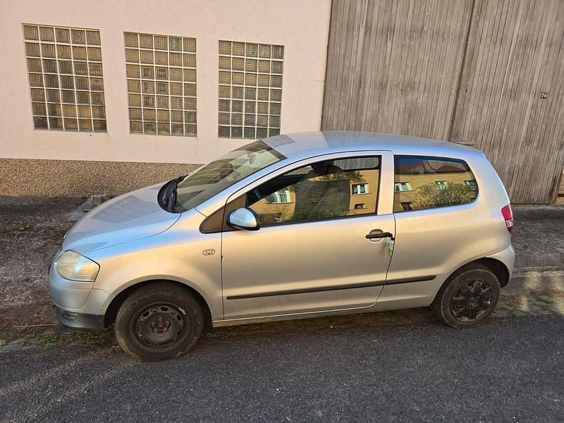 Silber Gebraucht 2006 VW Fox Kleinwagen | 1.150 € (Fairer Preis) - Bild 1/4