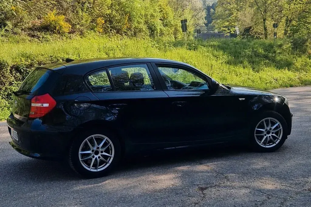 Second-hand BMW 118 143 CP (105 kW) 2009 Negru Hatchback