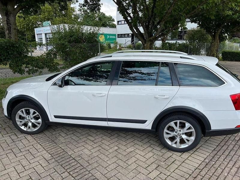 Weiß Gebraucht 2016 Skoda Octavia Kombi | 12.300 € (Guter Preis) - Bild 1/4