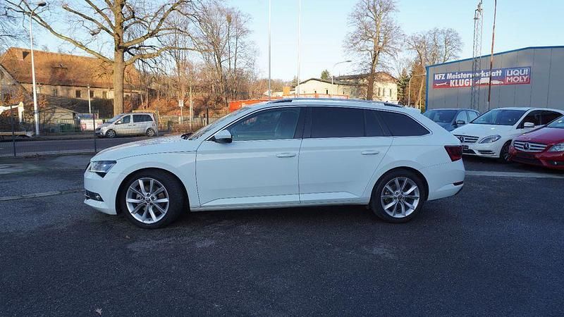 Używany Skoda Superb Ambition 125 KM (91 kW) 2017 Biały Kombi