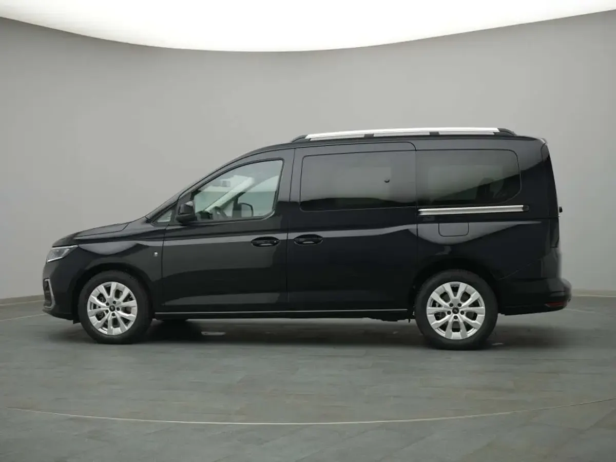 Neu Ford Tourneo Titanium 116 PS (85 kW) 2026 Ink black Van / Kleinbus