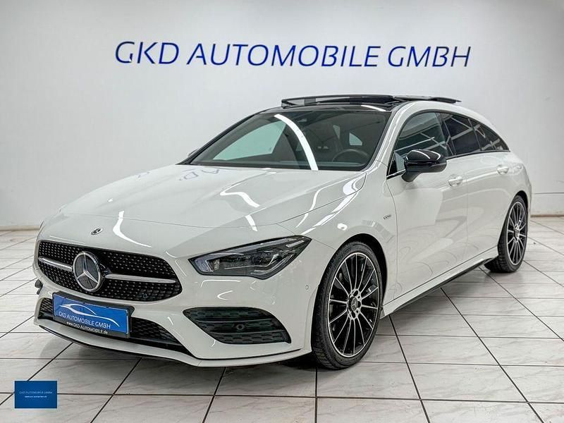 Weiß Gebraucht 2022 Mercedes CLA200 Shooting Brake AMG line Kombi | 31.990 € (Fairer Preis) - Bild 1/4