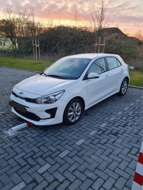 Gebraucht Kia Rio Vision 84 PS (61 kW) 2022 Weiß Limousine