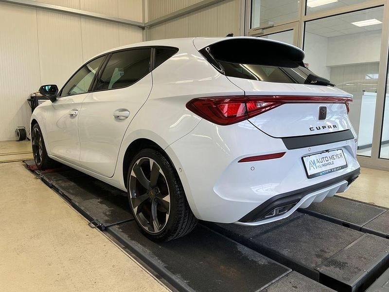 Gebraucht Cupra Leon 150 PS (110 kW) 2023 Nevada weiß metallic Limousine