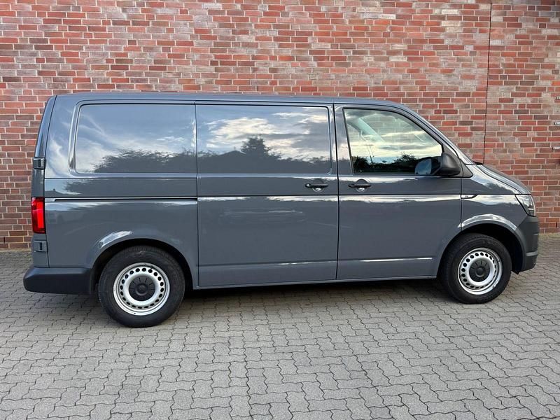 Gebraucht VW Transporter 102 PS (75 kW) 2016 Grau Van