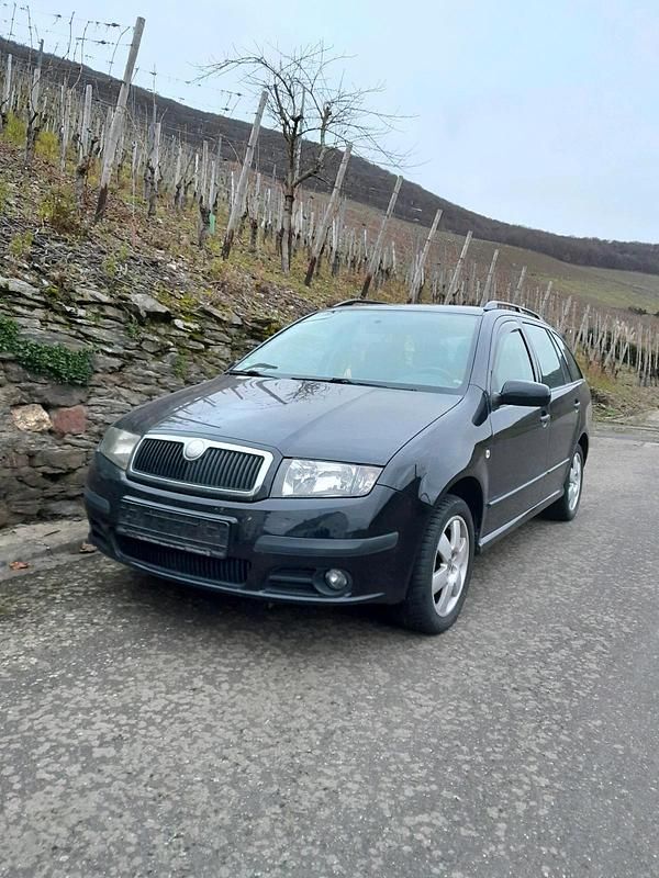 Schwarz Gebraucht 2006 Skoda Fabia Kombi | 2.400 € (Fairer Preis) - Bild 1/4