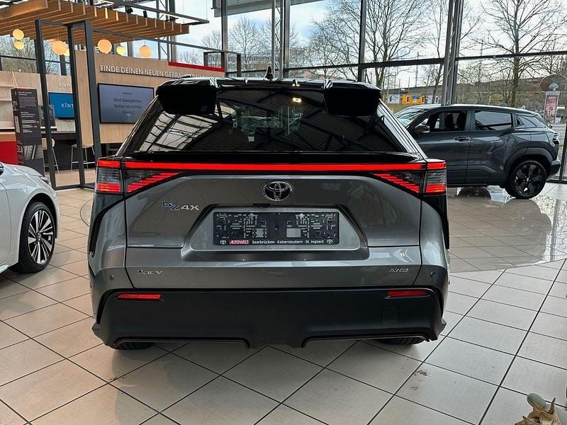 Neu Toyota bZ4X Lounge 252 kW (343 PS) 2026 Grau SUV