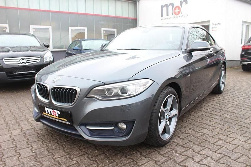 Grau Gebraucht 2016 BMW 220 Sport Line Coupé | 11.499 € (Guter Preis) - Bild 1/4