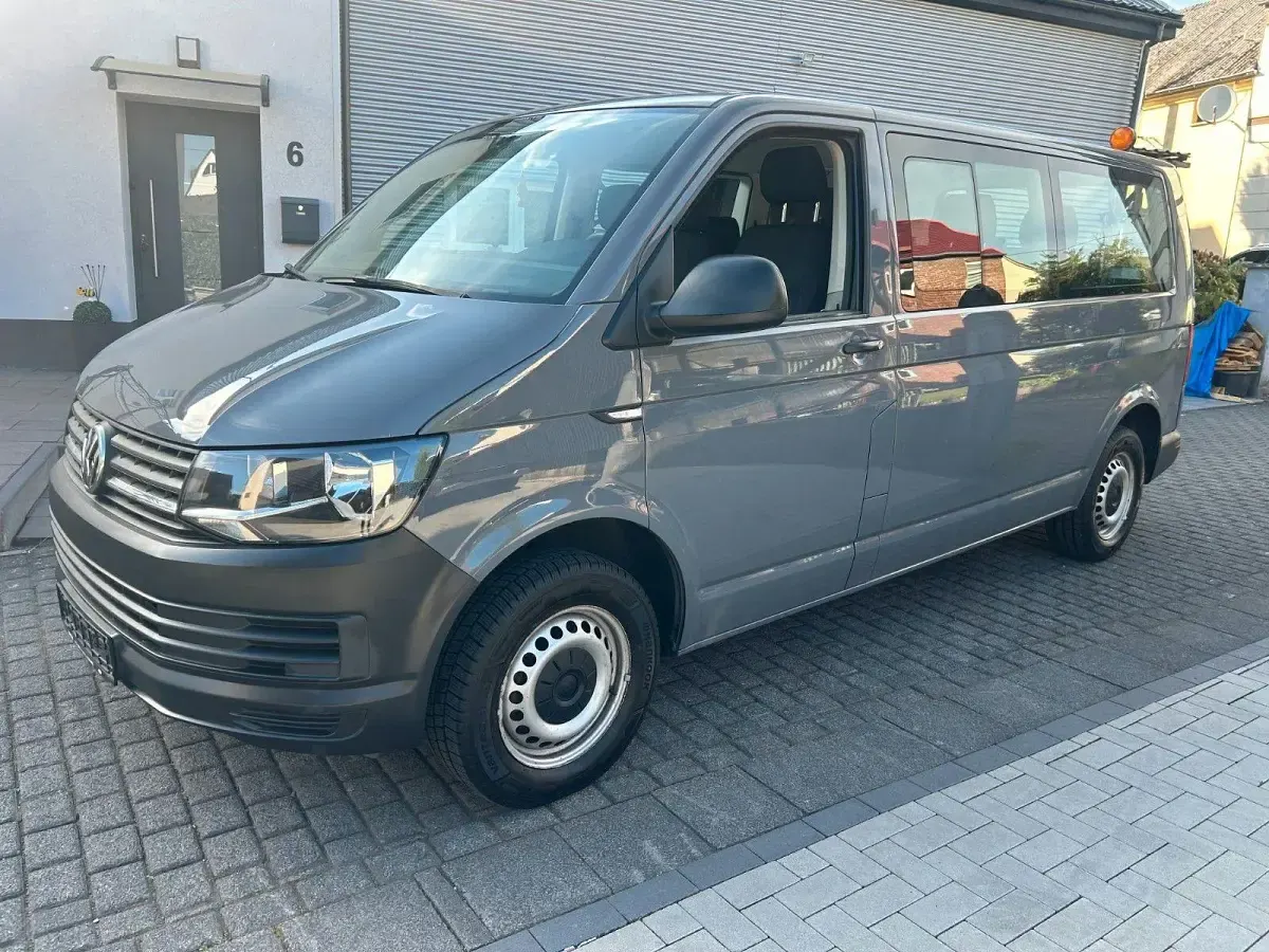 Gebraucht VW Caravelle 102 PS (75 kW) 2016 Grau Van