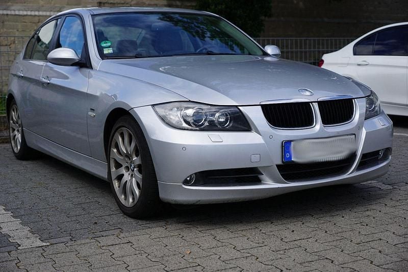 Silber Gebraucht 2005 BMW 320 Limousine | 3.000 € (Superpreis) - Bild 1/4