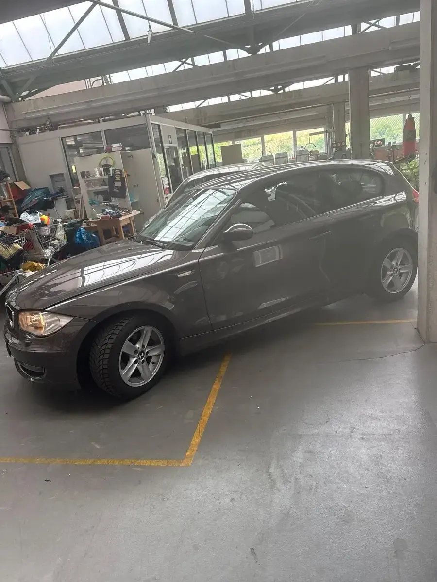 Gebraucht BMW 118 141 PS (103 kW) 2009 Grau Kleinwagen