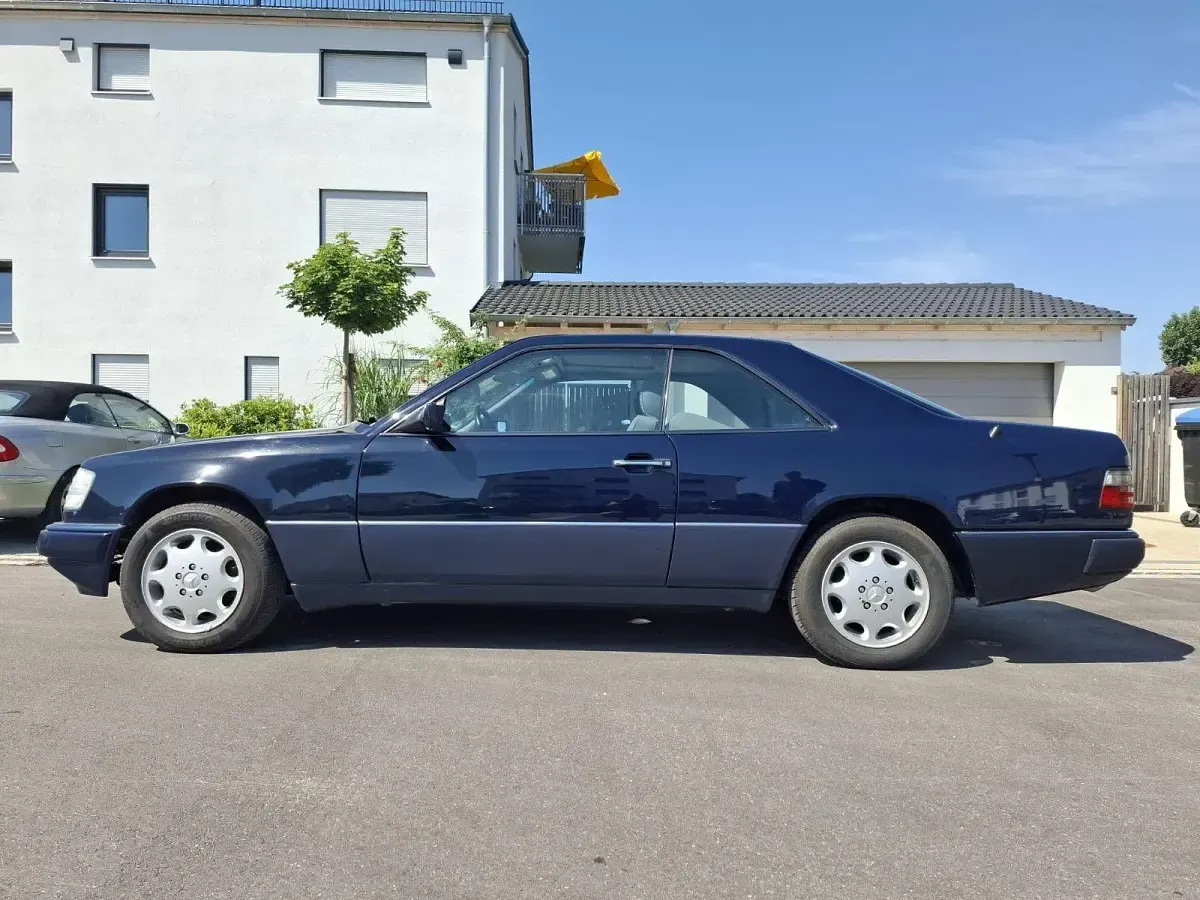 Gebraucht Mercedes 220 150 PS (110 kW) 1994 Blau Coupé