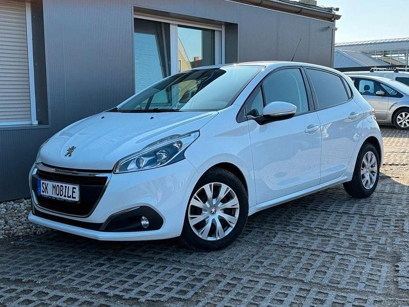 Gebraucht Peugeot 208 Active 99 PS (72 kW) 2017 Weiß Kleinwagen