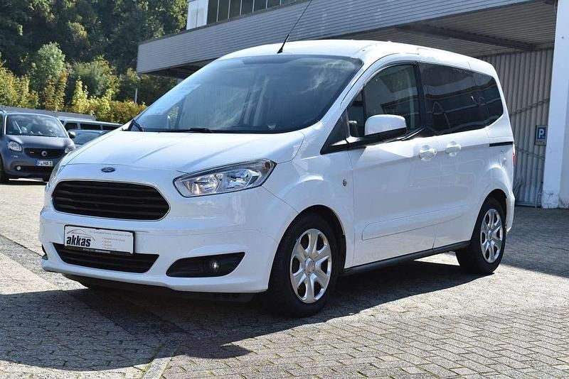 Weiß Gebraucht 2016 Ford Tourneo Trend Kombi | 9.900 € (Fairer Preis) - Bild 1/4