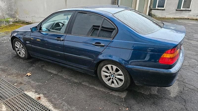 Blau Gebraucht 2003 BMW 318 Limousine | 2.500 € (Fairer Preis) - Bild 1/4