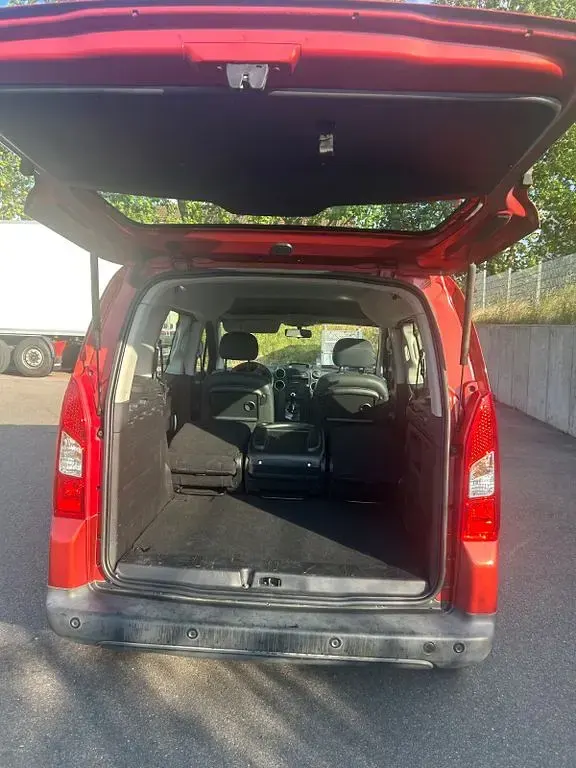 Gebraucht Peugeot Partner Tepee Premium 120 PS (88 kW) 2011 Rot Van / Kleinbus