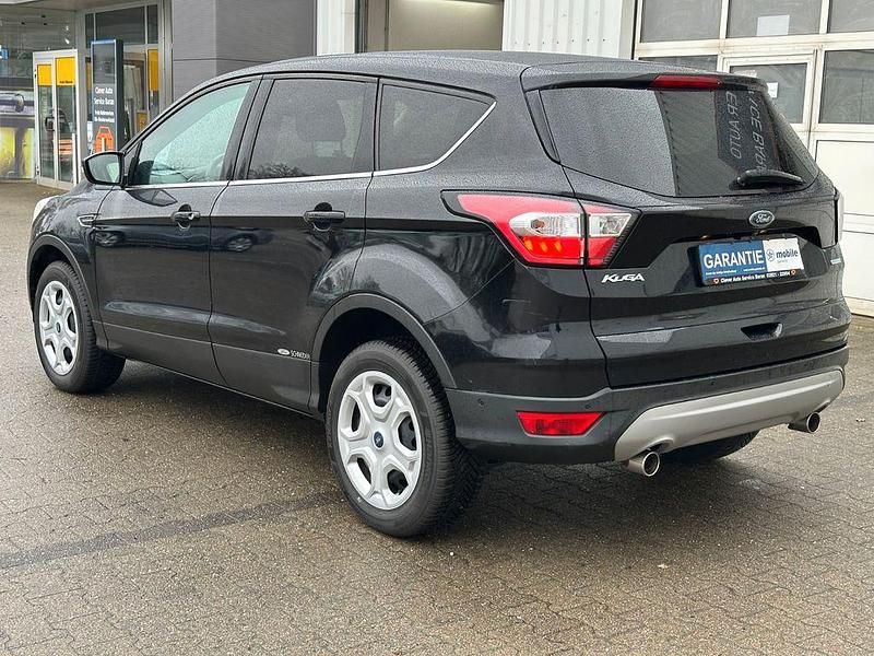 Gebraucht Ford Kuga Trend 120 PS (88 kW) 2018 Schwarz SUV