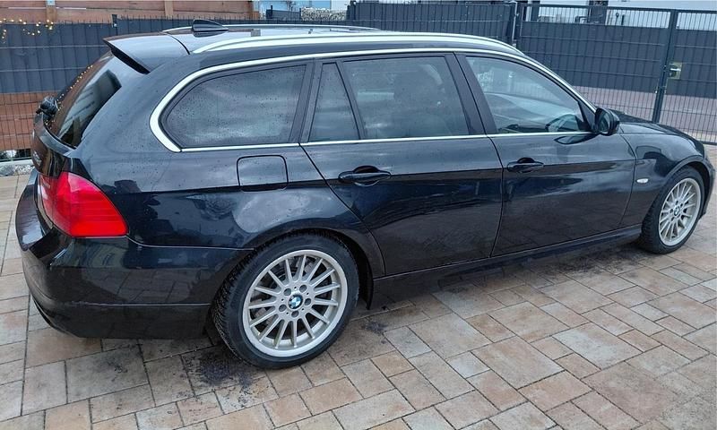Gebraucht BMW 325 204 PS (150 kW) 2010 Schwarz Kombi