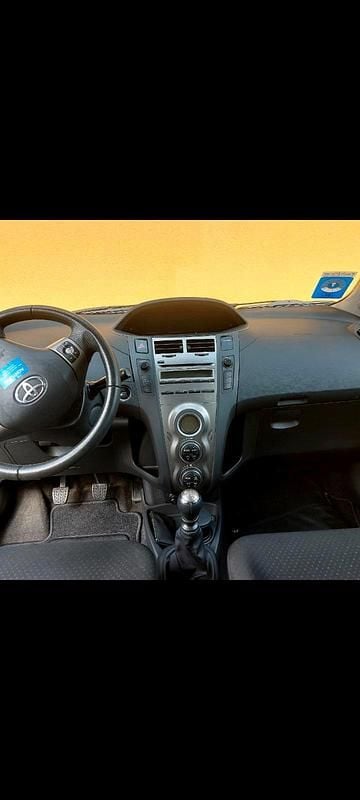 Schwarz Gebraucht 2011 Toyota Yaris Kombi | 4.000 € (Fairer Preis) - Bild 1/4