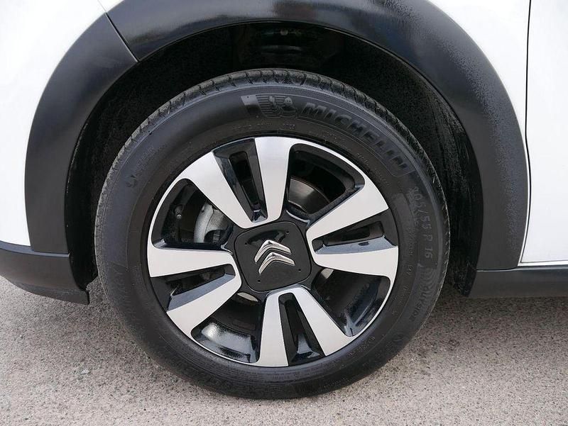 Gebraucht Citroën C3 PureTech 83 PS (61 kW) 2023 Dach schwarz Kleinwagen