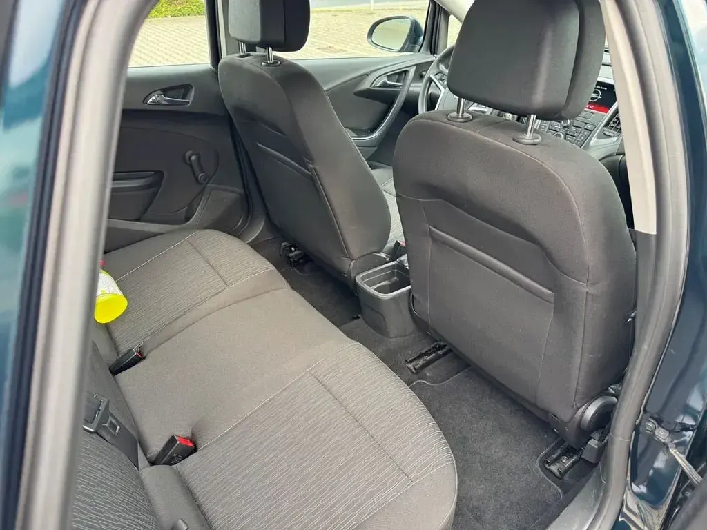Gebraucht Opel Astra Selection 116 PS (85 kW) 2015 Grün Kombi
