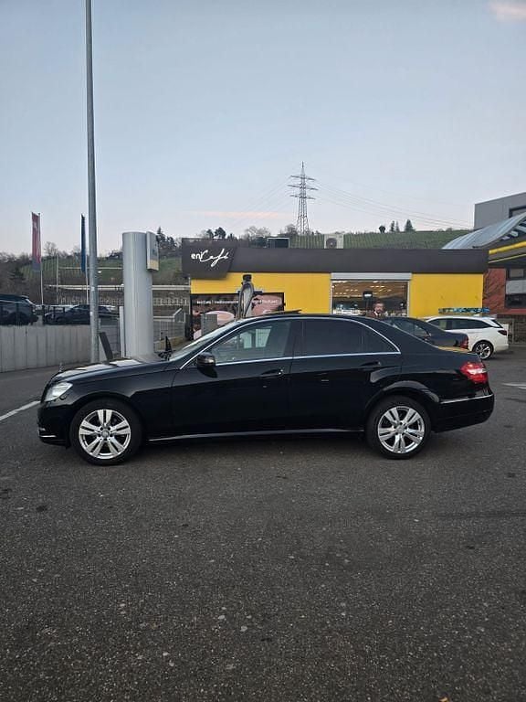 Gebraucht Mercedes E200 Elegance 184 PS (135 kW) 2010 Schwarz Limousine