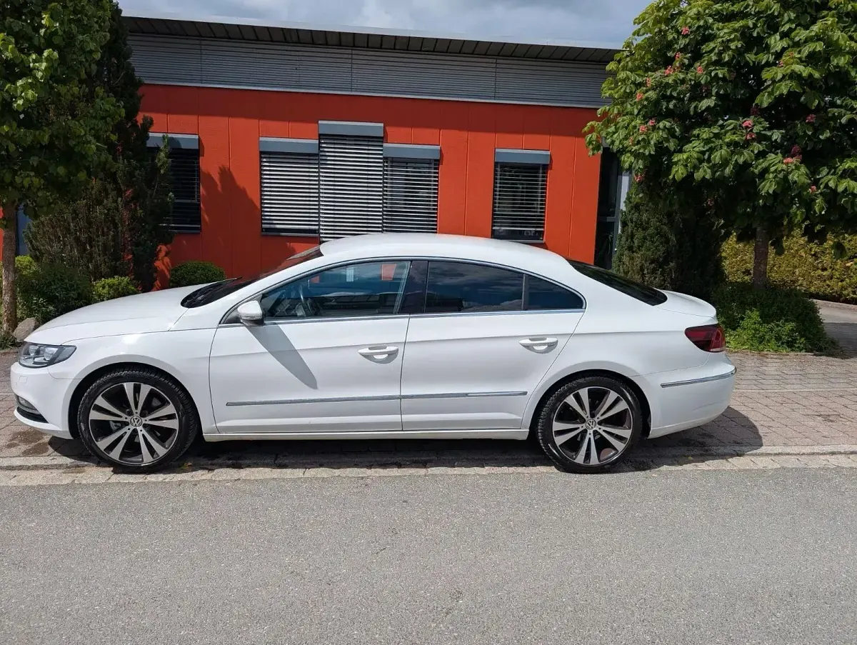 Gebraucht VW CC Comfortline 160 PS (117 kW) 2012 Weiß Limousine