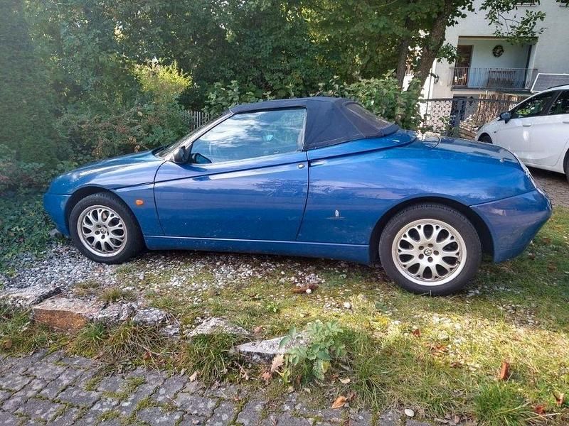 Second-hand Alfa Romeo Spider 155 CP (114 kW) 2000 Albastru Cabrio