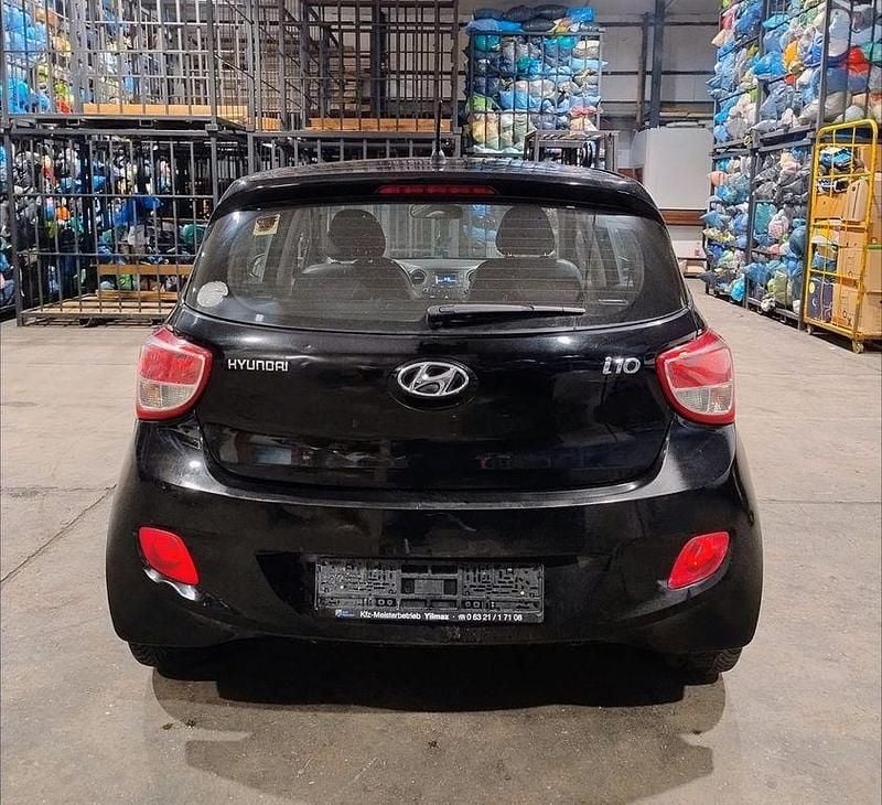 Gebraucht Hyundai i10 67 PS (49 kW) 2014 Schwarz Kleinwagen