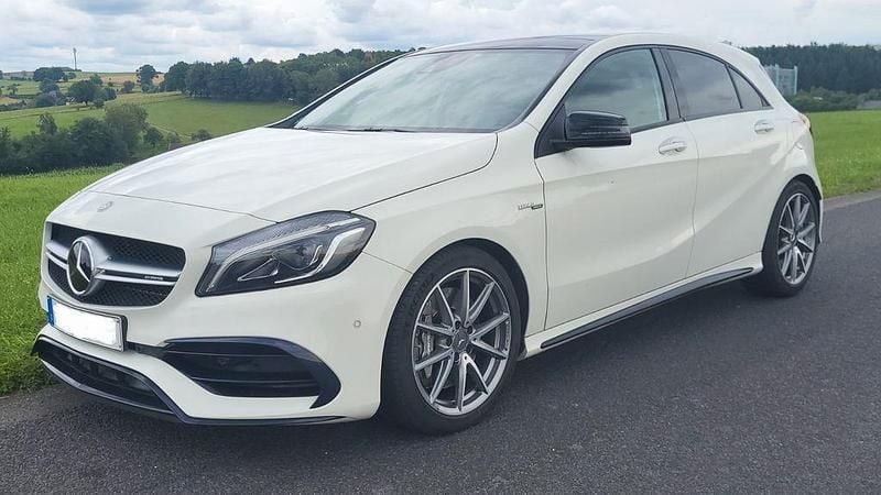 Weiß Gebraucht 2017 Mercedes A45 AMG AMG Limousine | 29.490 € (Guter Preis) - Bild 1/4