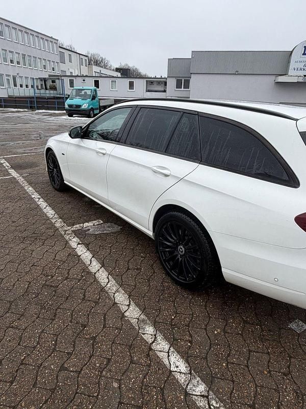 Gebraucht Mercedes E300 Avantgarde 306 PS (225 kW) 2019 Weiß Kombi