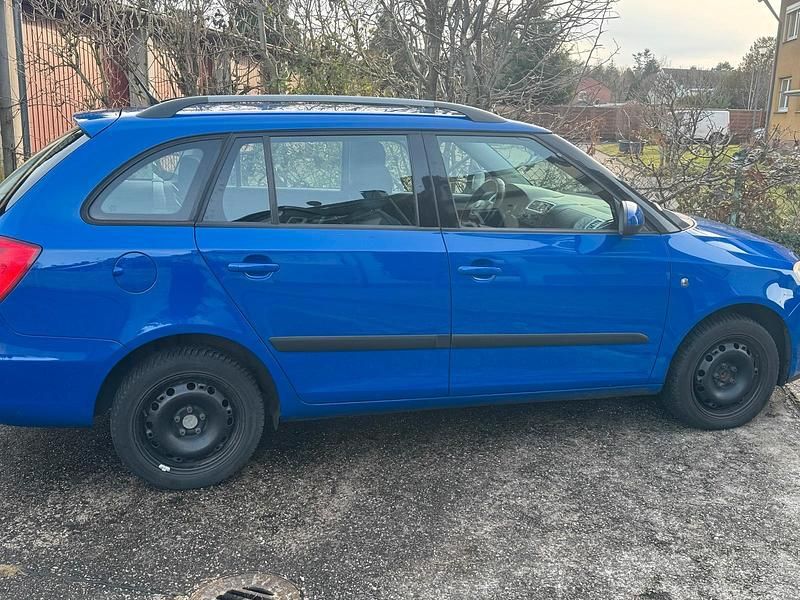 Gebraucht Skoda Fabia 69 PS (50 kW) 2009 Blau Kombi