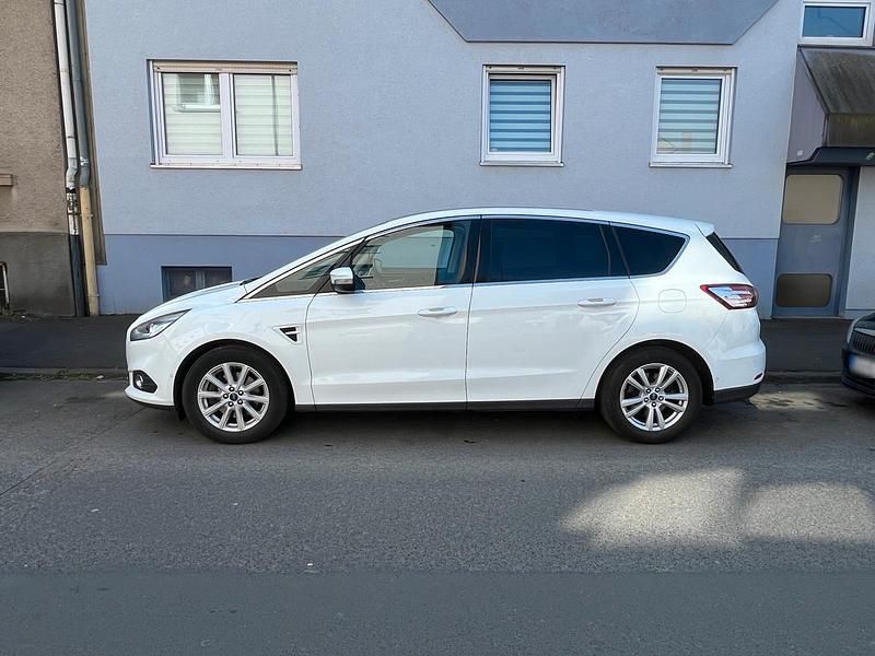 Second-hand Ford S-MAX S 150 CP (110 kW) 2017 Alb Monovolum