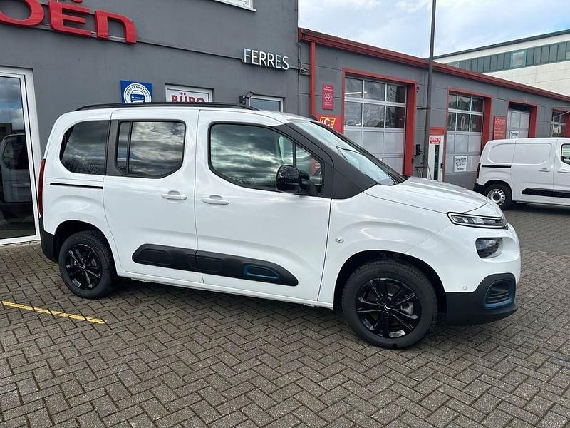 Gebraucht Citroën e-Berlingo Shine 100 kW (136 PS) 2023 Lackierung weiss icy/typ ausse Van / Kleinbus