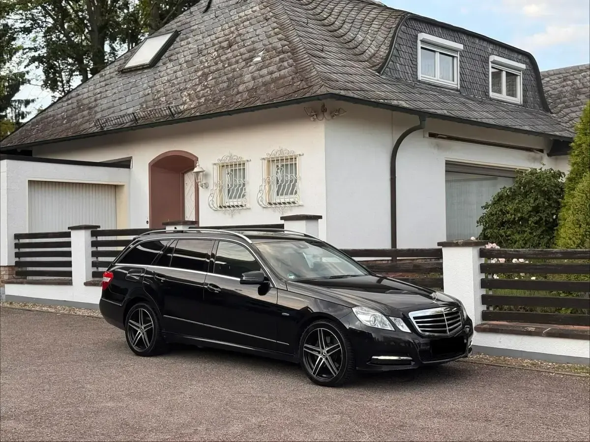 Gebraucht Mercedes E350 265 PS (194 kW) 2012 Schwarz Kombi