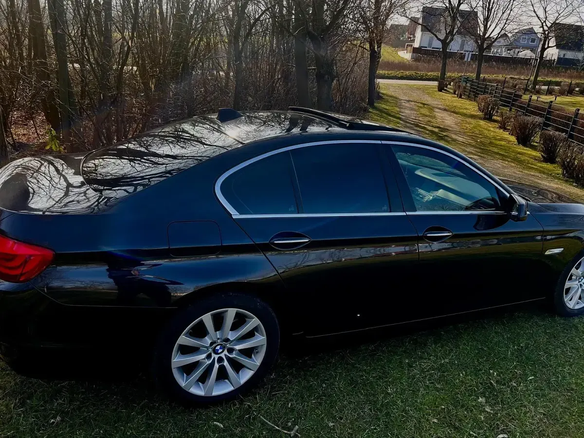 Gebraucht BMW 520 184 PS (135 kW) 2011 Schwarz Limousine