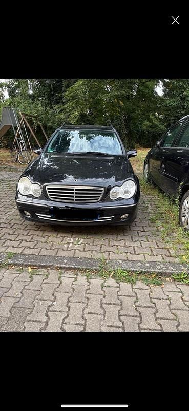 Schwarz Gebraucht 2004 Mercedes C220 Kombi | 2.100 € (Etwas zu teuer) - Bild 1/4