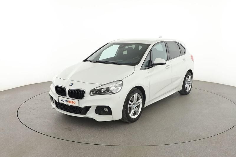 Weiß Gebraucht 2015 BMW 220 Active Tourer Performance Van / Kleinbus | 15.590 € (Fairer Preis) - Bild 1/3
