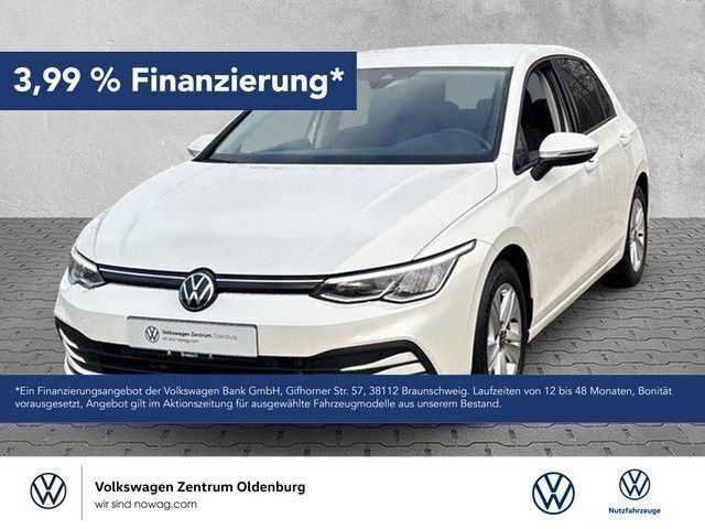 Oryxweiß perlmutteffekt (metallic) Gebraucht 2023 VW Golf VIII Life Limousine | 26.871 € (Fairer Preis) - Bild 1/4