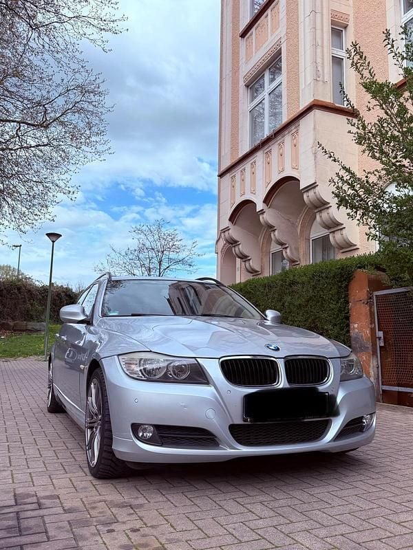 Gebraucht BMW 320 177 PS (130 kW) 2010 Silber Kombi