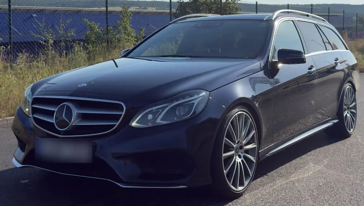 Gebraucht Mercedes E350 AMG line 306 PS (225 kW) 2013 Blau Limousine