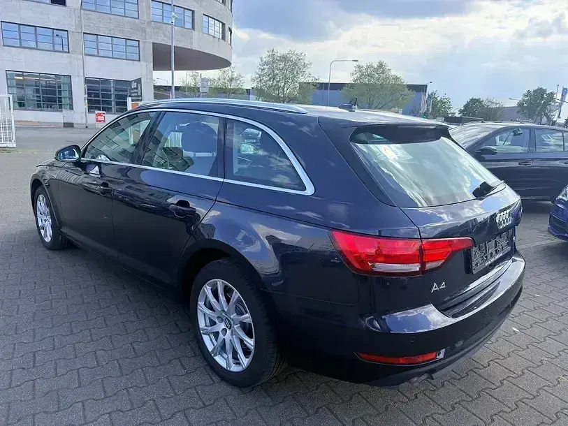 Gebraucht Audi A4 Ambiente 150 PS (110 kW) 2016 Mondscheinblau (metallic) Kombi