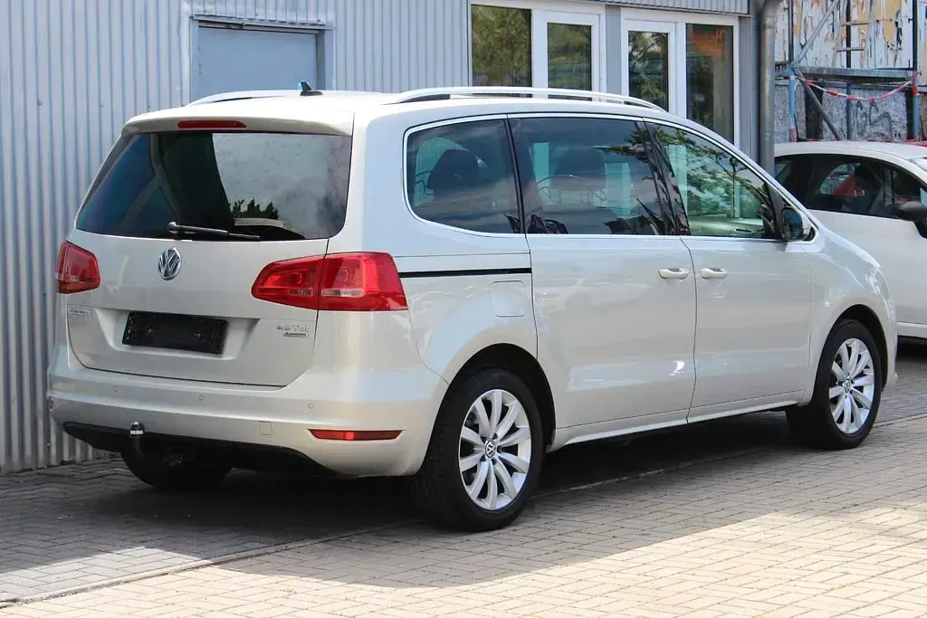 Gebraucht VW Sharan Highline 140 PS (102 kW) 2011 Gold Van / Kleinbus