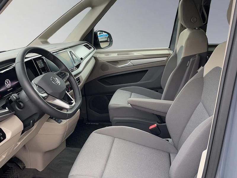 Begagnad VW Multivan Basis 150 HK (110 kW) 2022 Grå Minibuss