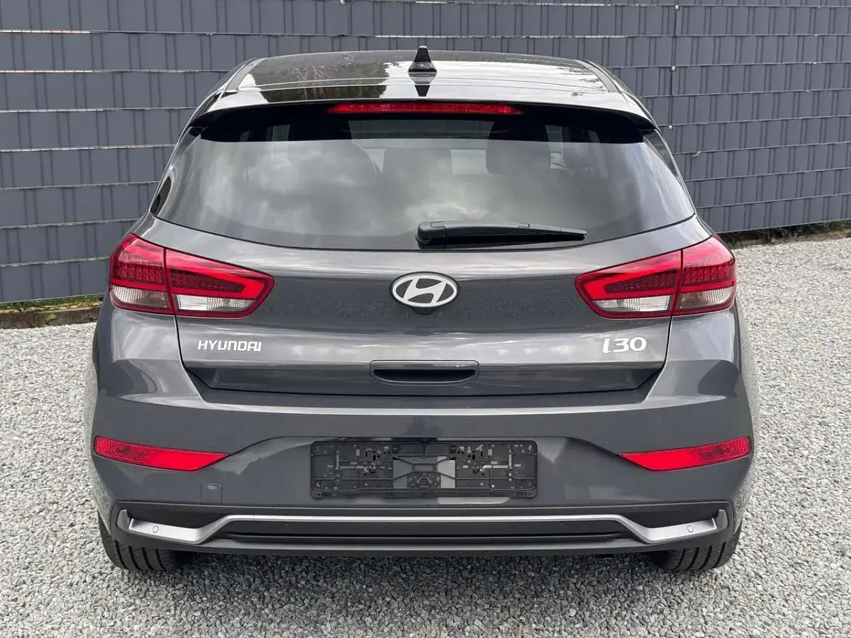 Neu Hyundai i30 116 PS (85 kW) 2026 Ecotronic gray Limousine