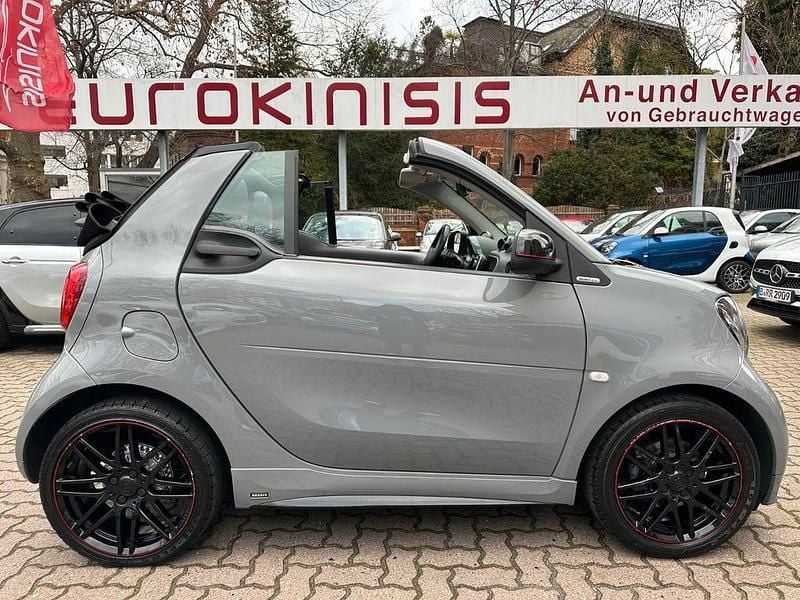 Nardograu Gebraucht 2017 Smart ForTwo Cabrio Brabus Cabrio | 39.500 € - Bild 1/4