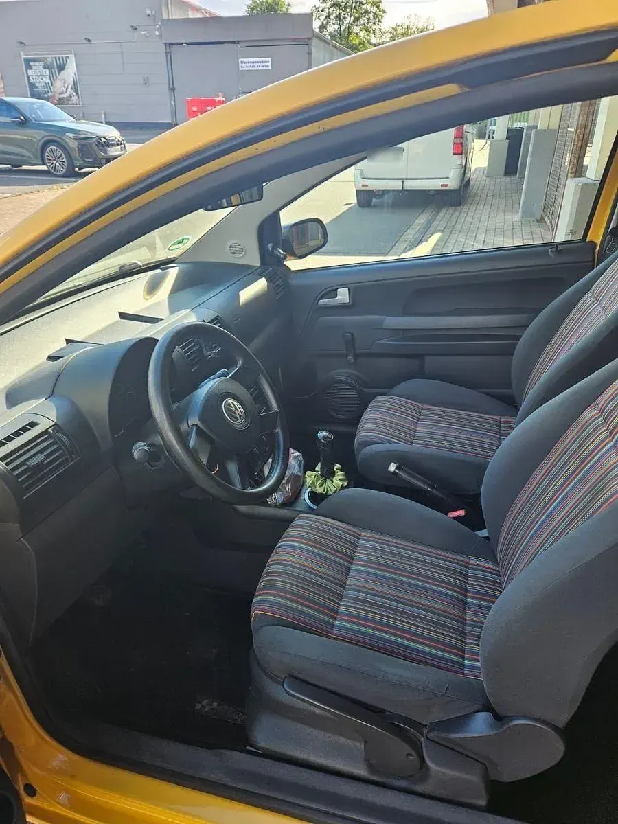 Gebraucht VW Fox 54 PS (39 kW) 2006 Gelb Kleinwagen
